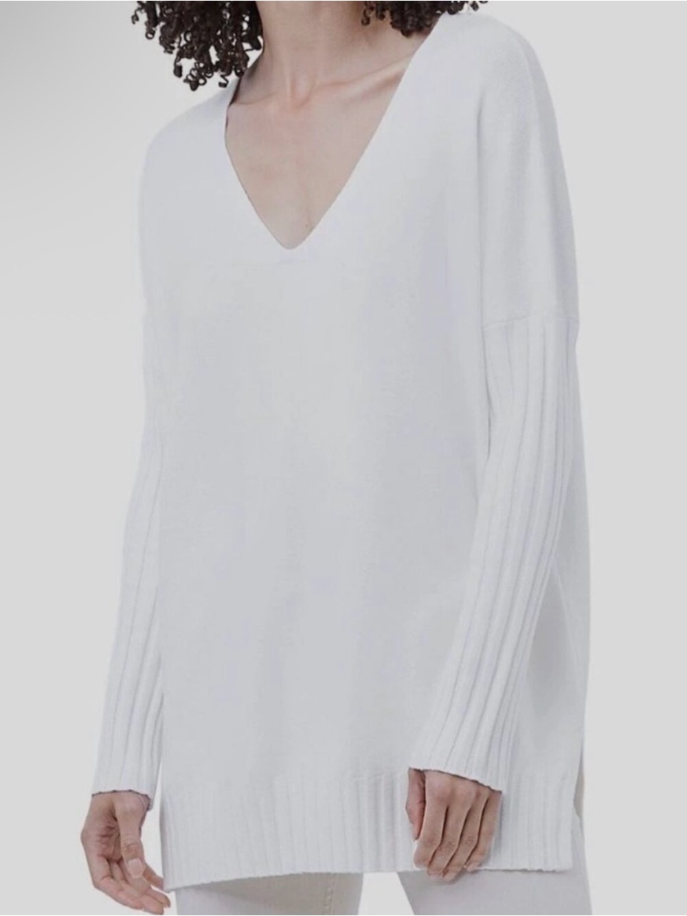 FRENCH CONNECTION - White V-Neck Sweater with Ribbed Sleeve Detail - XS